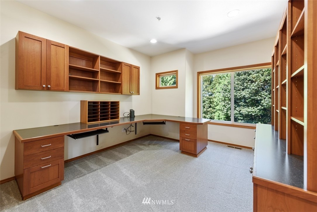 8310 Rim Drive Everett, WA 98208 - Photo 10 of 27 Gallery Image 10