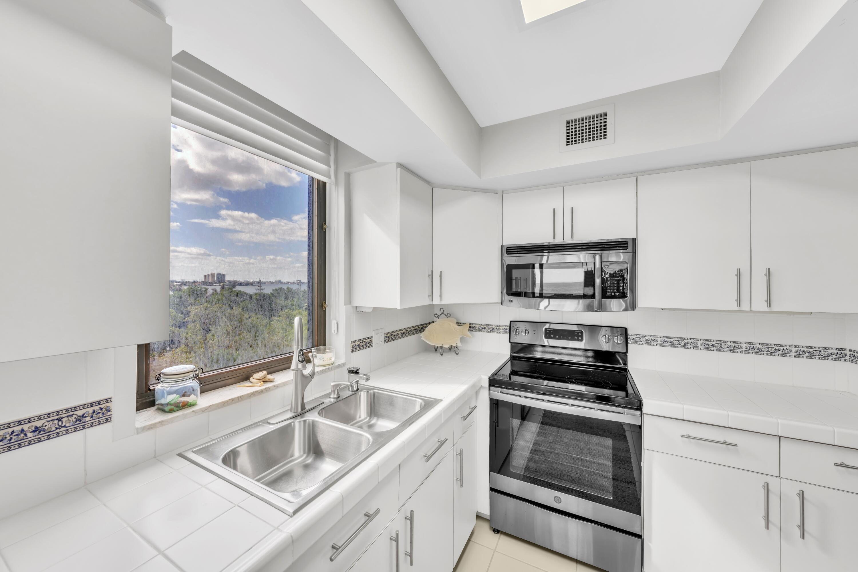 5380 North Ocean Drive, Unit 4A Singer Island, FL 33404 - Photo 23 of 75 Kitchen with a view