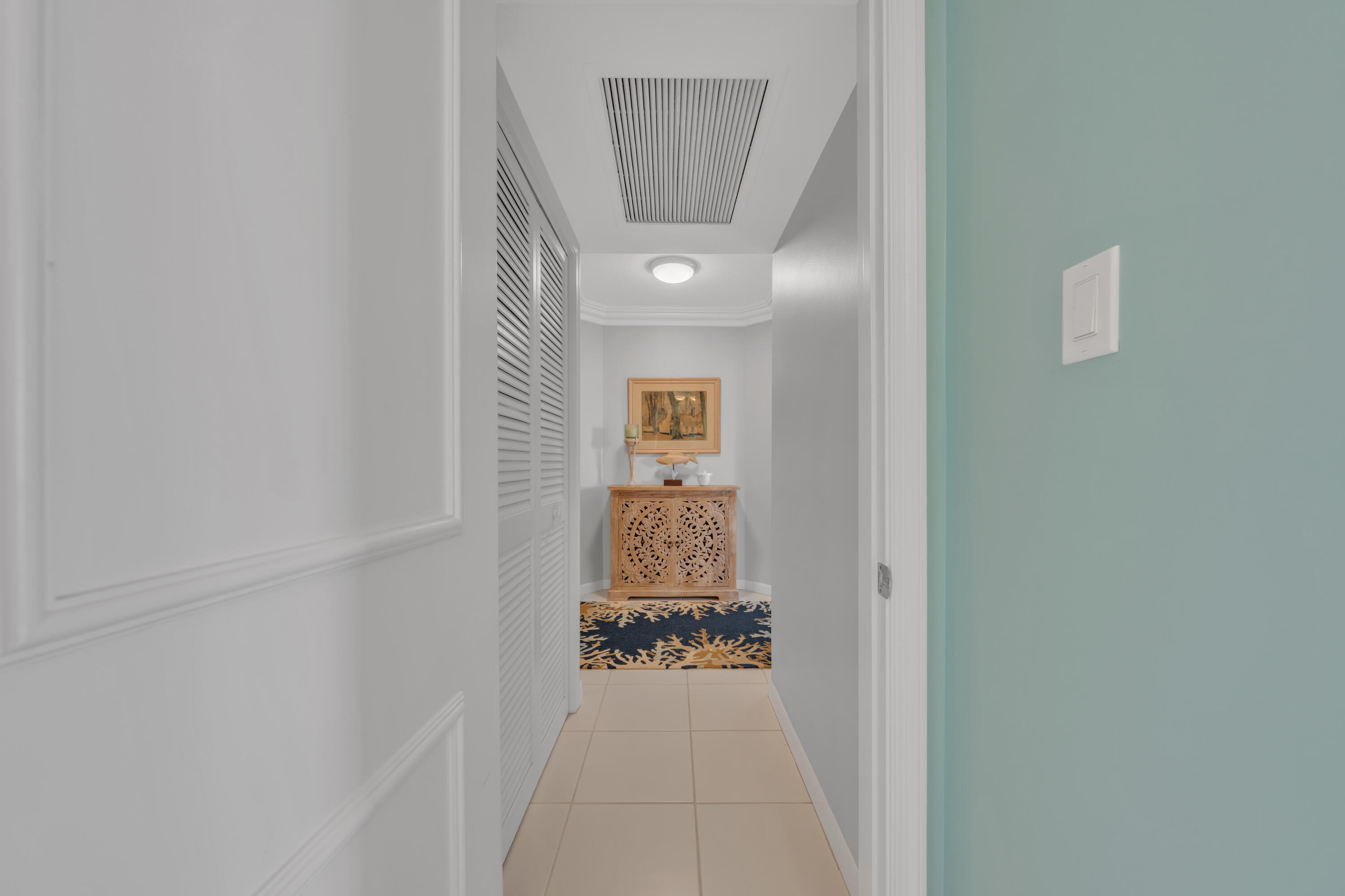 5380 North Ocean Drive, Unit 4A Singer Island, FL 33404 - Photo 35 of 75 4A foyer from master bath