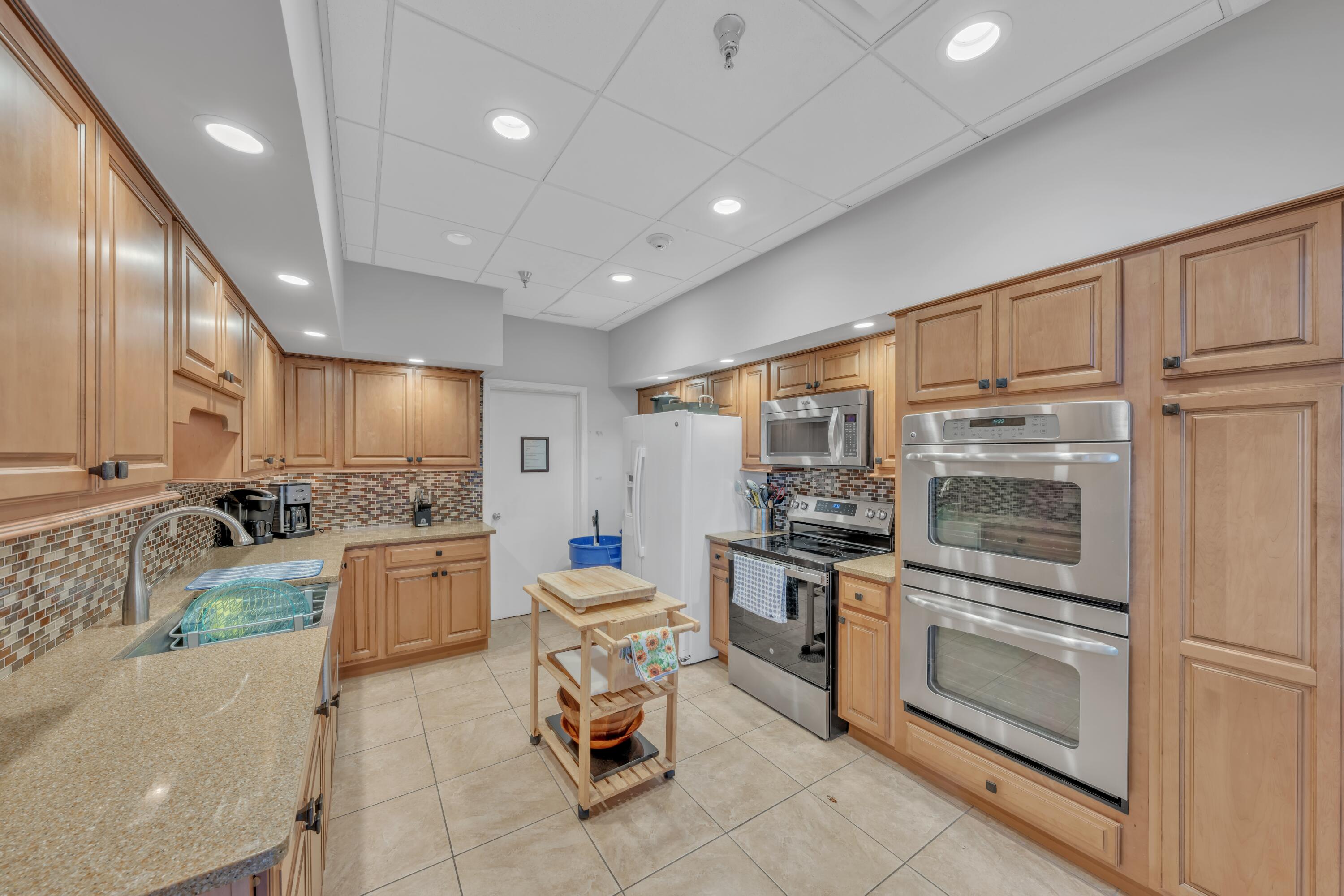 5380 North Ocean Drive, Unit 4A Singer Island, FL 33404 - Photo 64 of 75 4A Clubhouse kitchen with double ovens