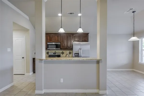 $1,900 | 205 Commonwealth Circle, Waxahachie, TX 75165