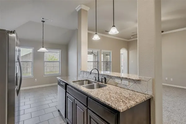$1,900 | 205 Commonwealth Circle, Waxahachie, TX 75165