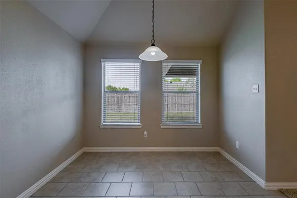 $1,900 | 205 Commonwealth Circle, Waxahachie, TX 75165
