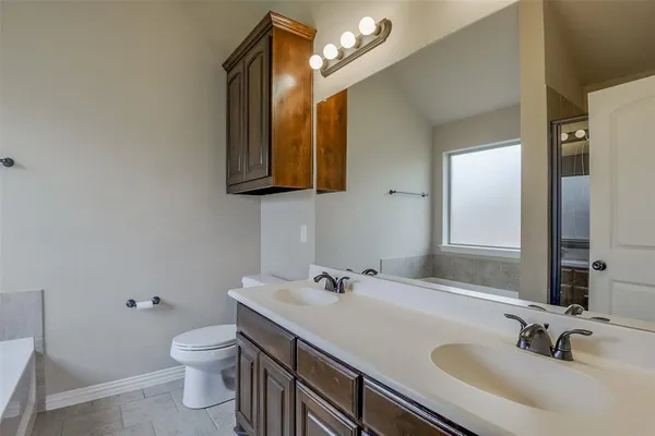 $1,900 | 205 Commonwealth Circle, Waxahachie, TX 75165