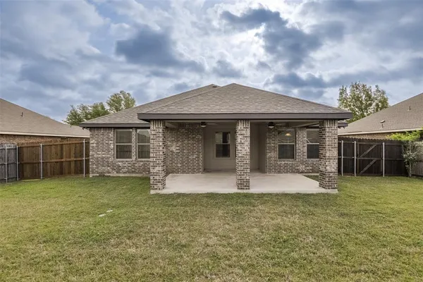 $1,900 | 205 Commonwealth Circle, Waxahachie, TX 75165