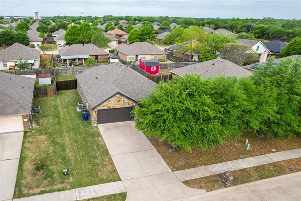 $1,900 | 205 Commonwealth Circle, Waxahachie, TX 75165