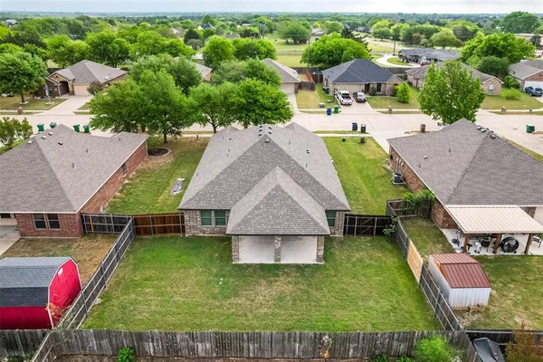 $1,900 | 205 Commonwealth Circle, Waxahachie, TX 75165
