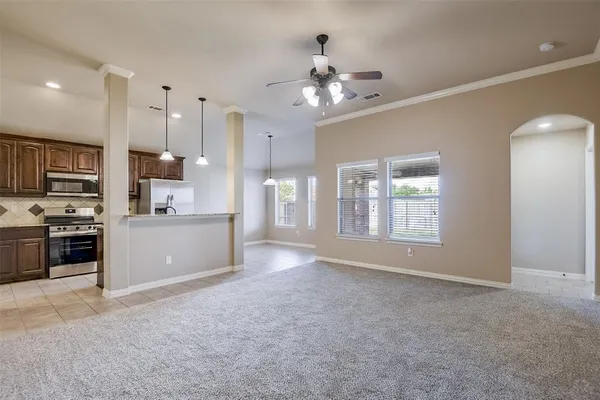$1,900 | 205 Commonwealth Circle, Waxahachie, TX 75165