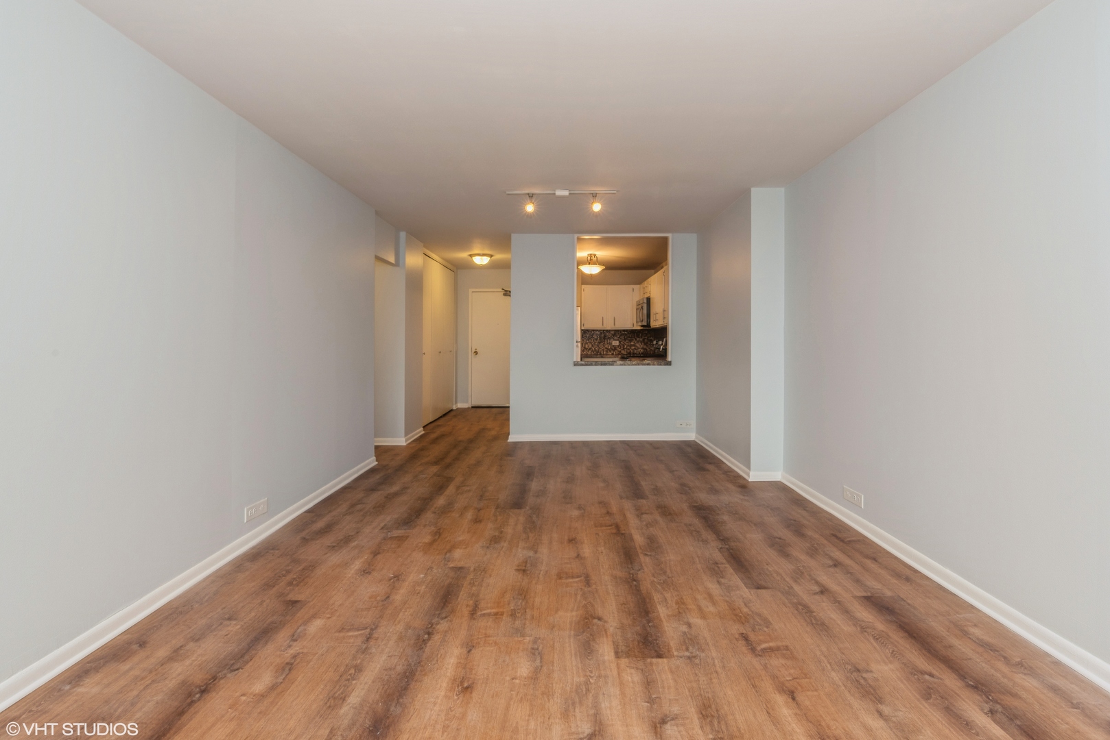 5415 North Sheridan Road, Unit 3814 Chicago, IL 60640 - Photo 6 of 25 a view of empty room with wooden floor
