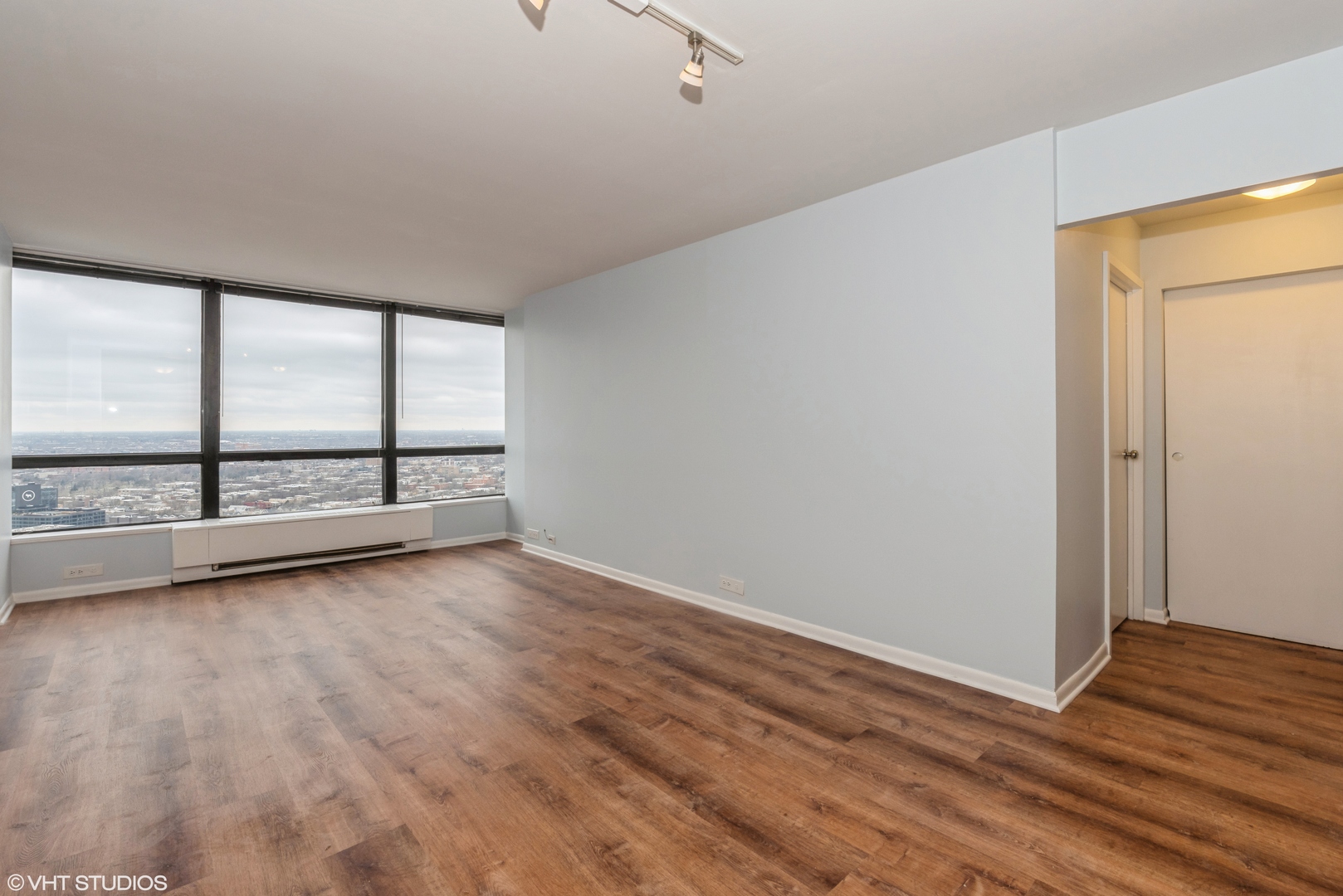 5415 North Sheridan Road, Unit 3814 Chicago, IL 60640 - Photo 7 of 25 wooden floor in an empty room with a window