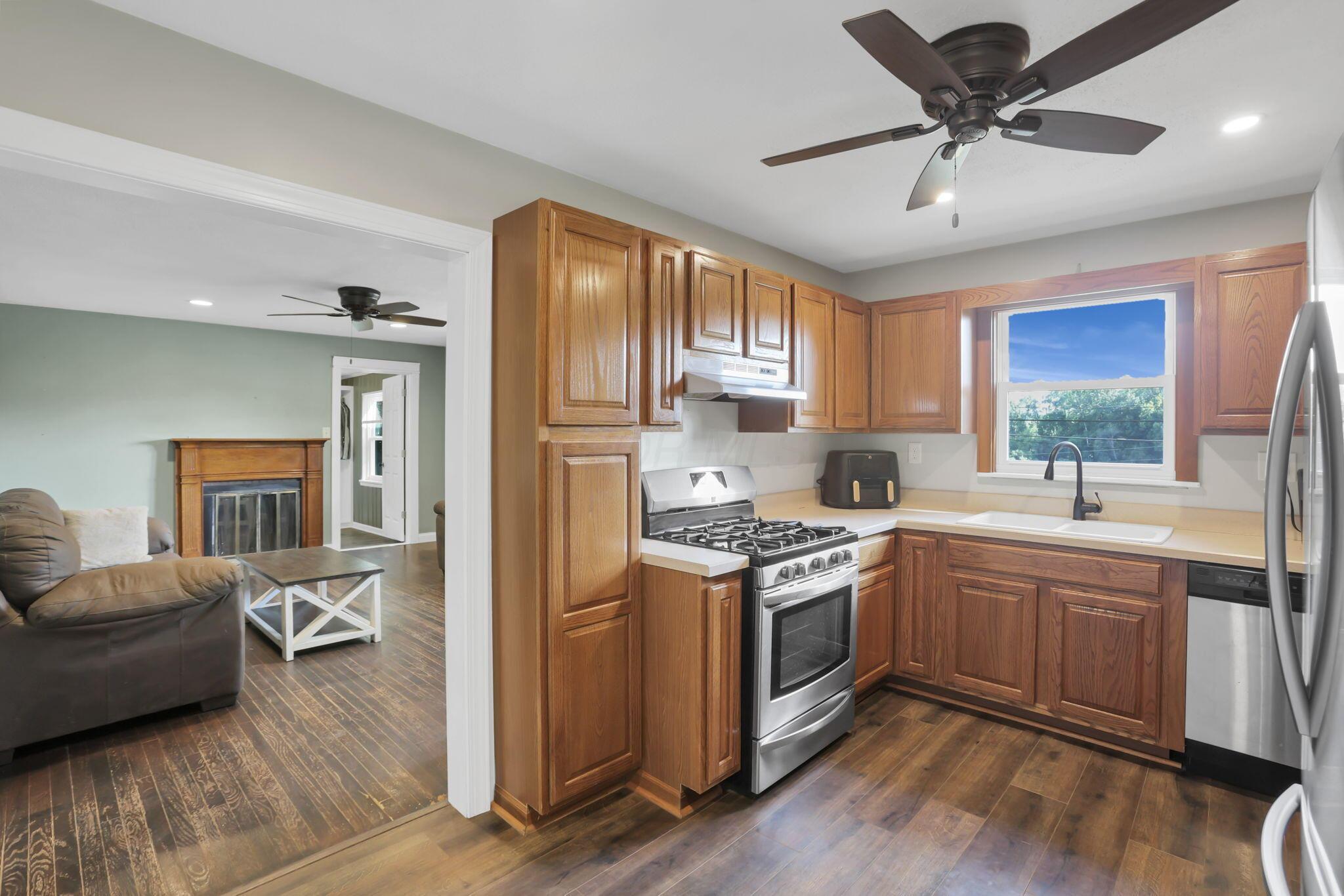 2998 Raccoon Valley Road Granville, OH 43023 - Photo 12 of 61 Eat-in Kitchen - 2998 Raccoon Valley Road, Granville, OH 43023