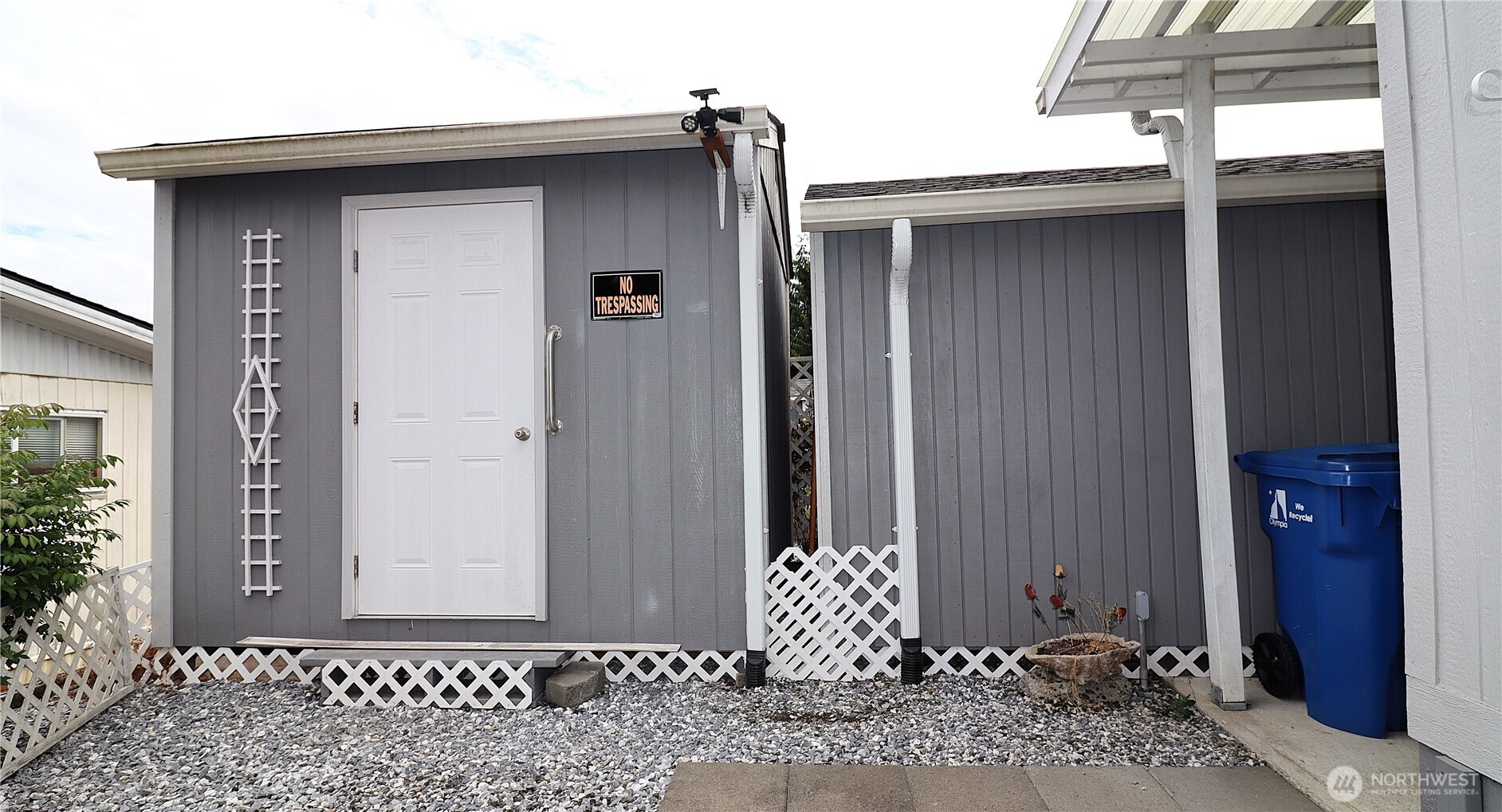 1111 Archwood Drive Southwest, Unit 285 Olympia, WA 98502 - Photo 3 of 17 a front view of a house