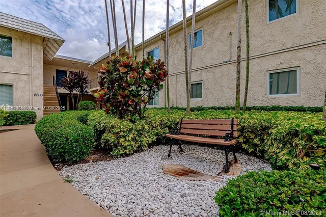 $390,000 | 8607 Southwest 68th Court, Unit 26, Pinecrest, FL 33156