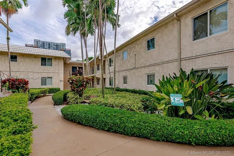 $390,000 | 8607 Southwest 68th Court, Unit 26, Pinecrest, FL 33156