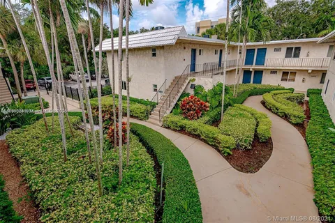 $390,000 | 8607 Southwest 68th Court, Unit 26, Pinecrest, FL 33156