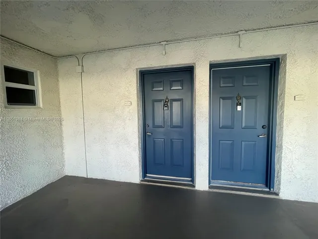 $390,000 | 8607 Southwest 68th Court, Unit 26, Pinecrest, FL 33156