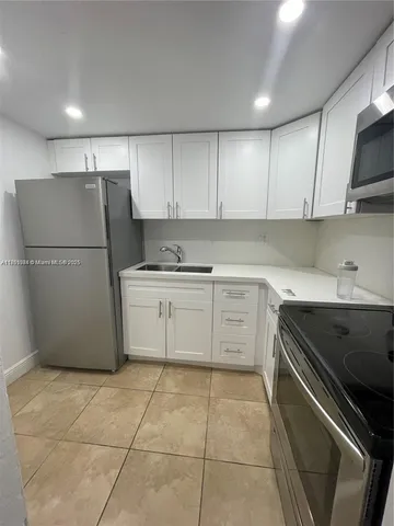 $390,000 | 8607 Southwest 68th Court, Unit 26, Pinecrest, FL 33156