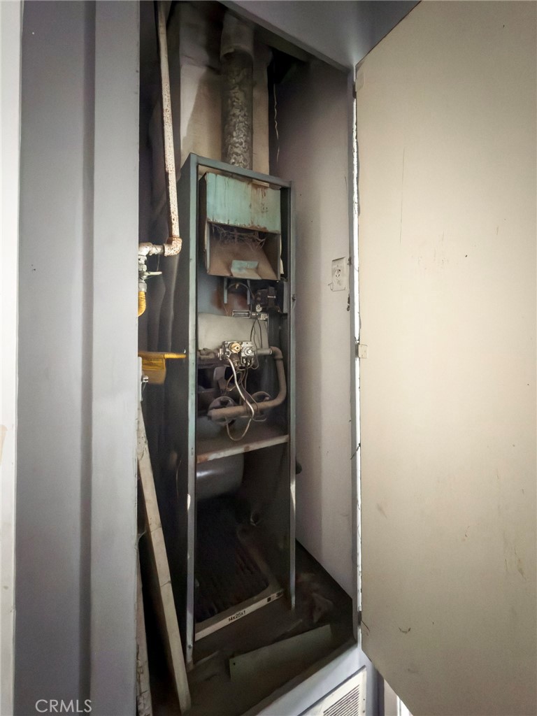 9892 West Chanticleer Road Anaheim, CA 92804 - Photo 16 of 28 Heater (Nonworking)