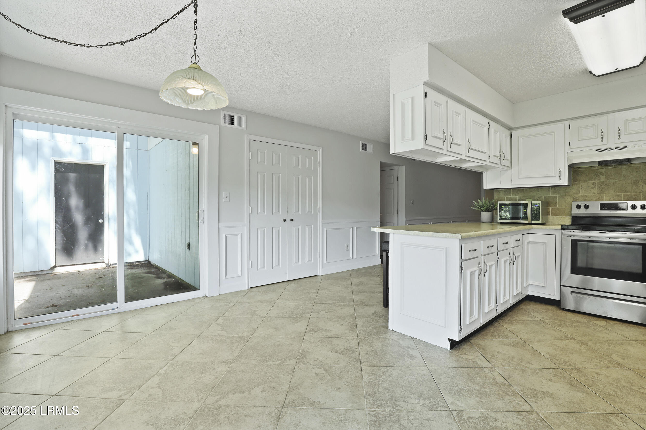 25 Sams Point Road, Unit D1 Beaufort, SC 29907 - Photo 20 of 47 20_1x2a1920