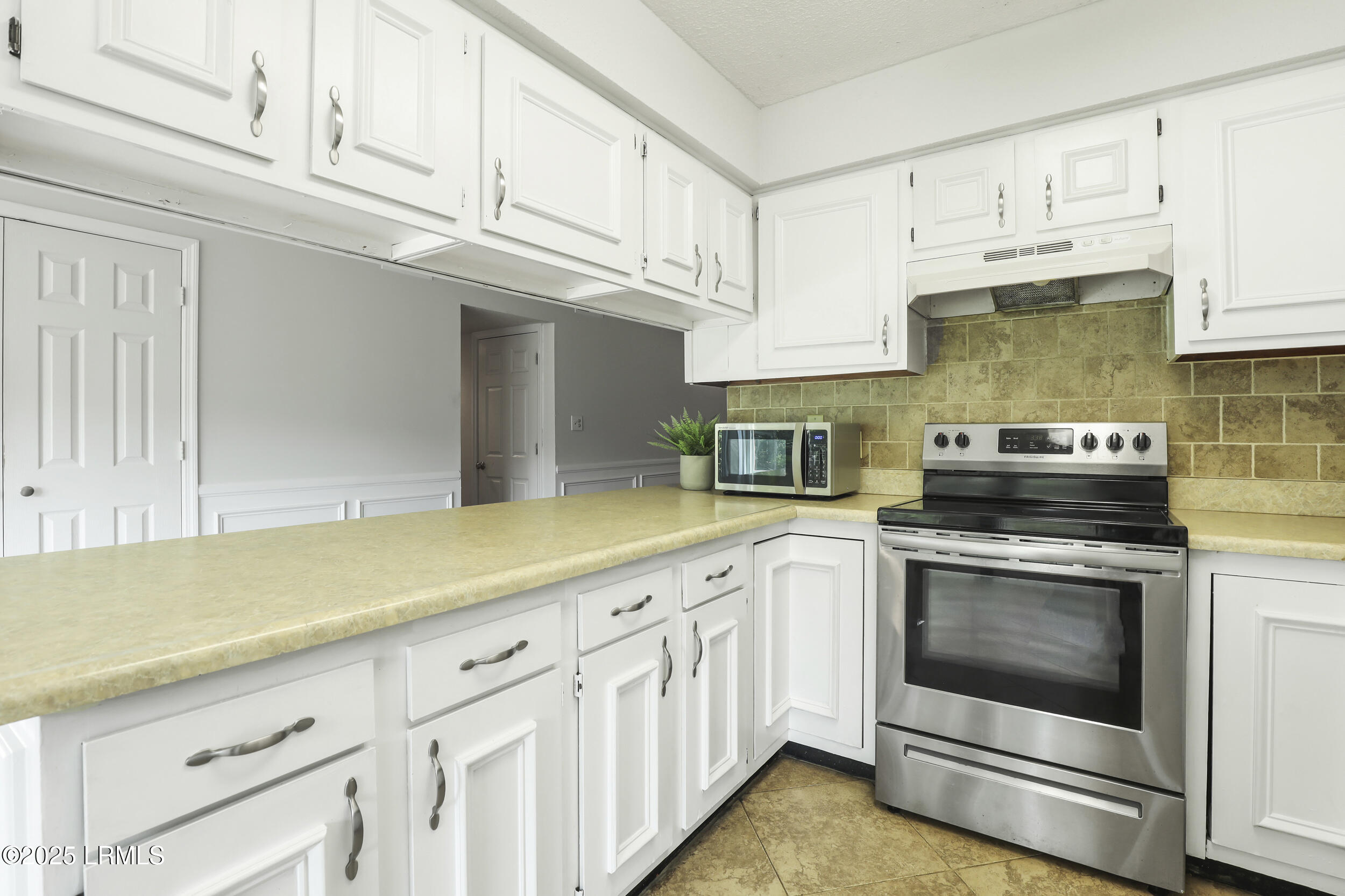 25 Sams Point Road, Unit D1 Beaufort, SC 29907 - Photo 23 of 47 23_1x2a1935