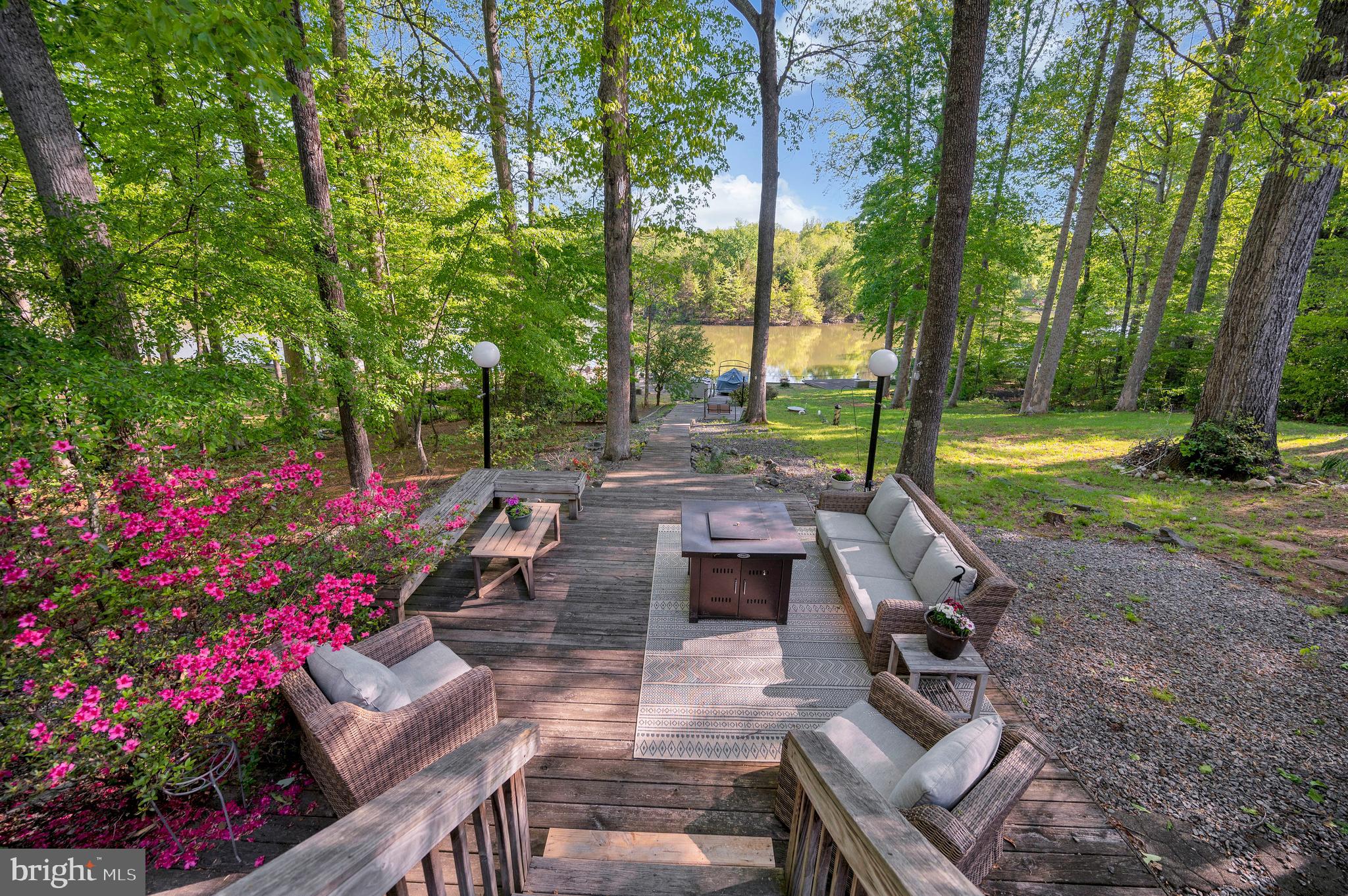2005 Lakeview Parkway Locust Grove, VA 22508 - Photo 33 of 52 Mid level deck