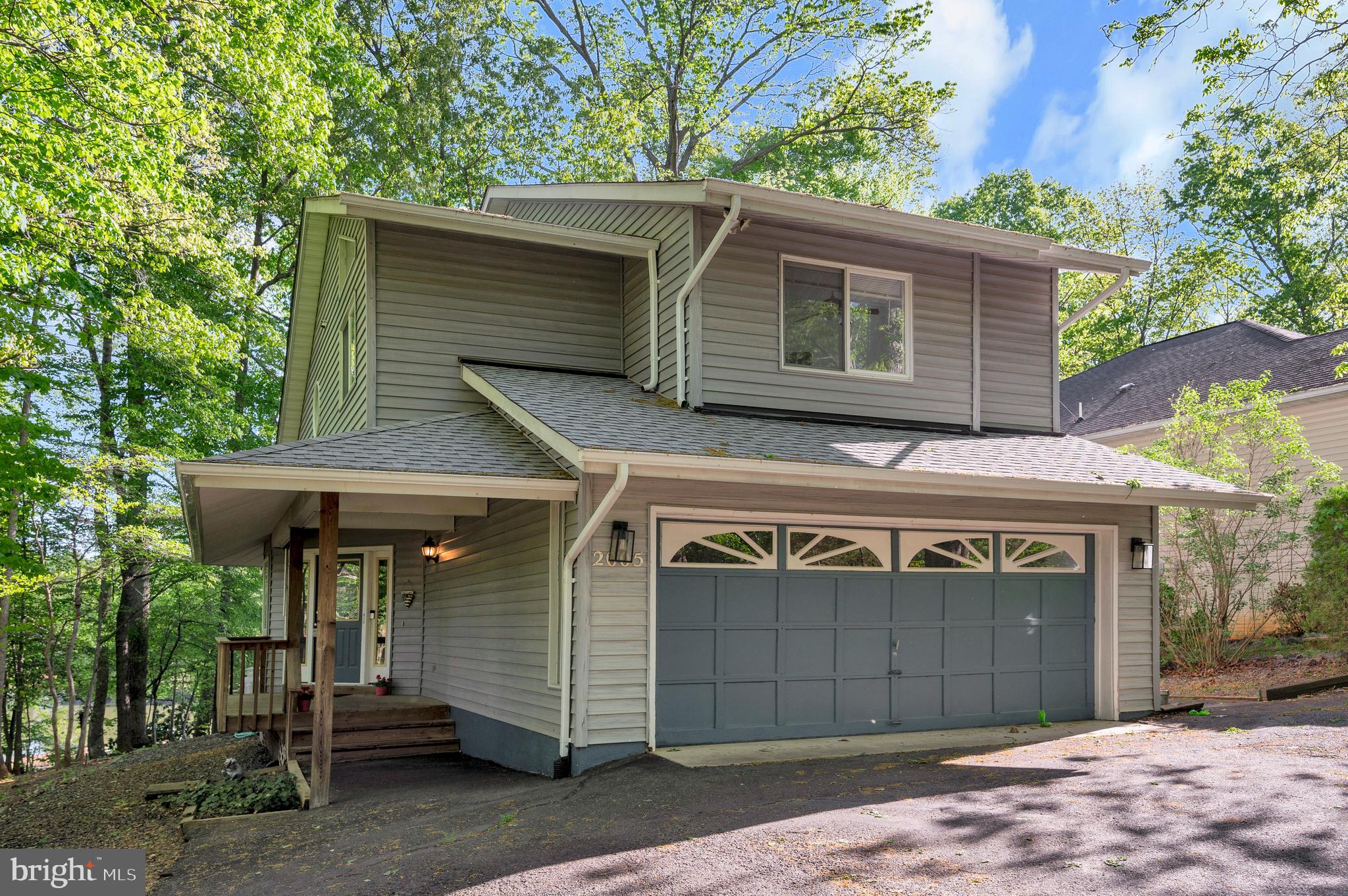 2005 Lakeview Parkway Locust Grove, VA 22508 - Photo 4 of 52 Covered porch and 2 car garage