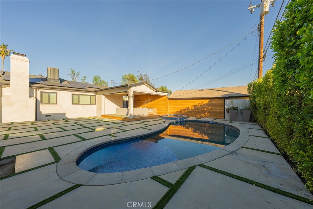 7719 Rhodes Avenue North Hollywood, CA 91605 - Photo 10 of 16 a view of outdoor space and seating area