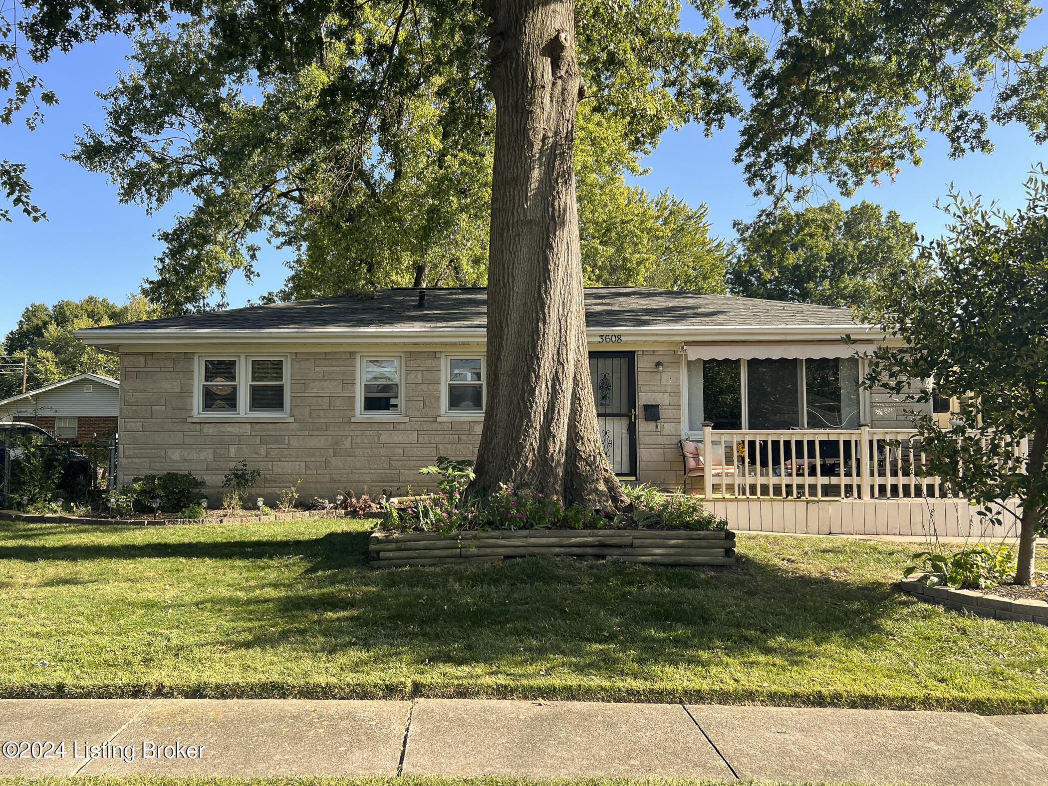3608 Tarragon Road Louisville, KY 40219 - Photo 2 of 37 2