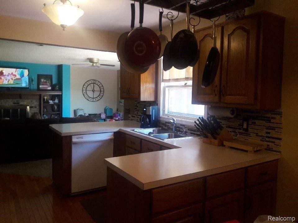 5141 Middleboro Road Grand Blanc, MI 48439 - Photo 15 of 55 IMG_1523.JPG