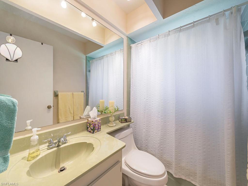 121 Blue Ridge Drive Naples, FL 34112 - Photo 11 of 14 Guest bathroom with shower over tub