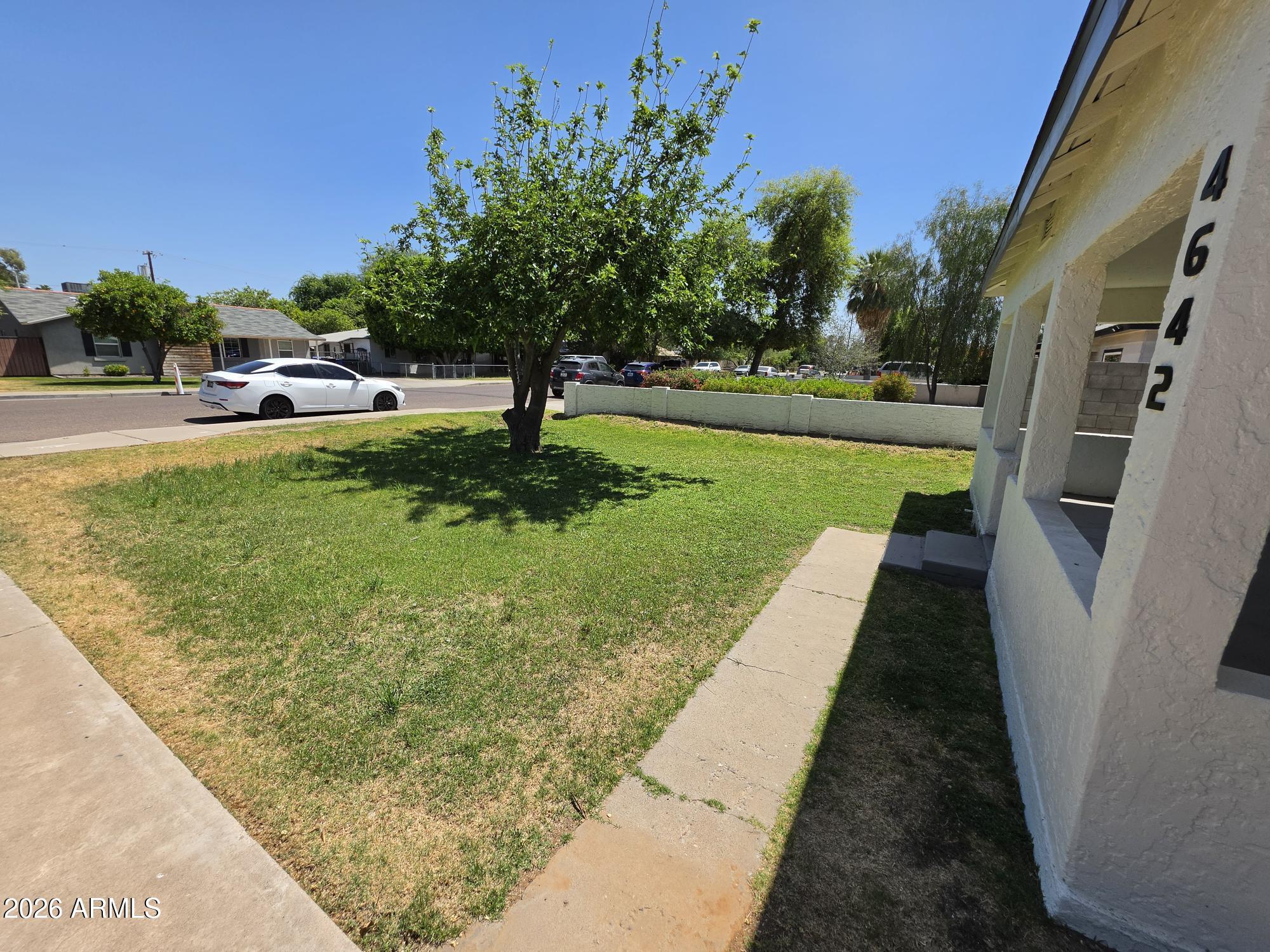 4642 North 10th Street Phoenix, AZ 85014 - Photo 25 of 25 Front yard