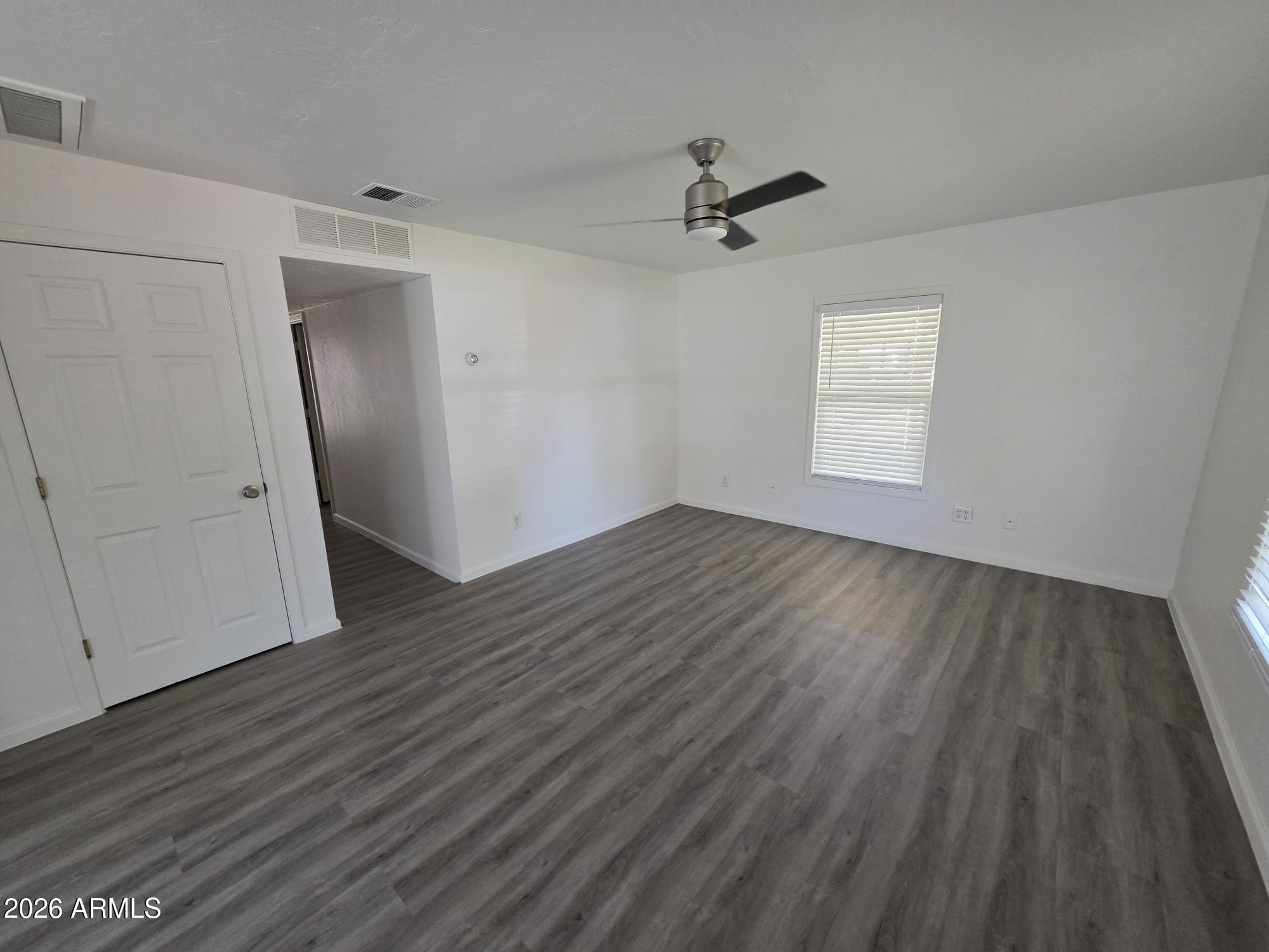 4642 North 10th Street Phoenix, AZ 85014 - Photo 9 of 25 living room