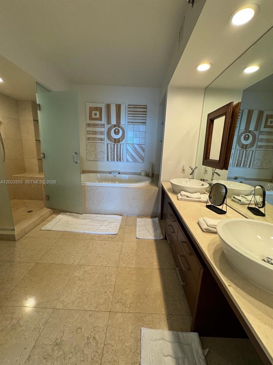450 Alton Road, Unit 3505 Miami Beach, FL 33139 - Photo 5 of 14