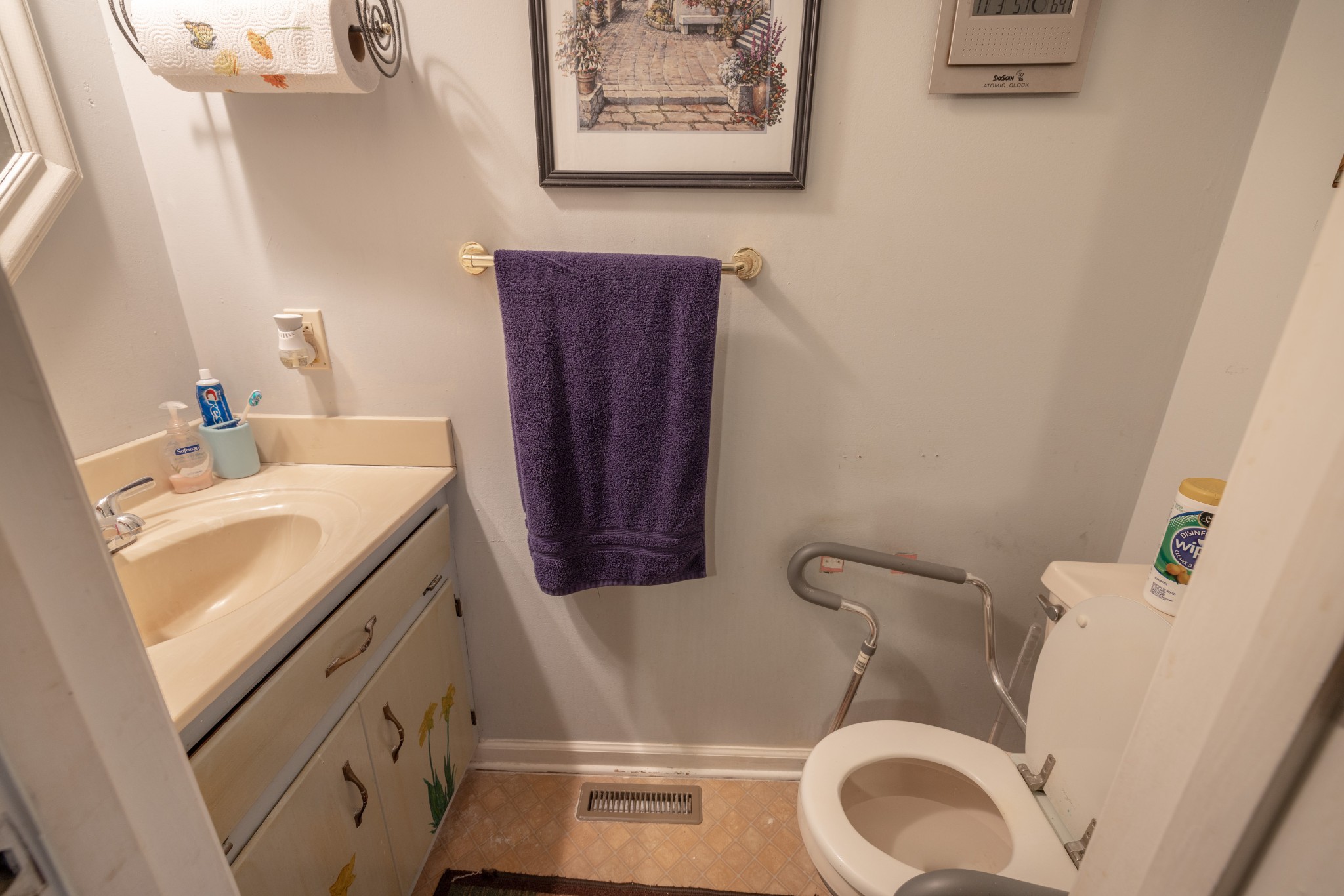 5622 Hopewell Road Springfield, TN 37172 - Photo 17 of 23 a bathroom with a sink a toilet and a mirror