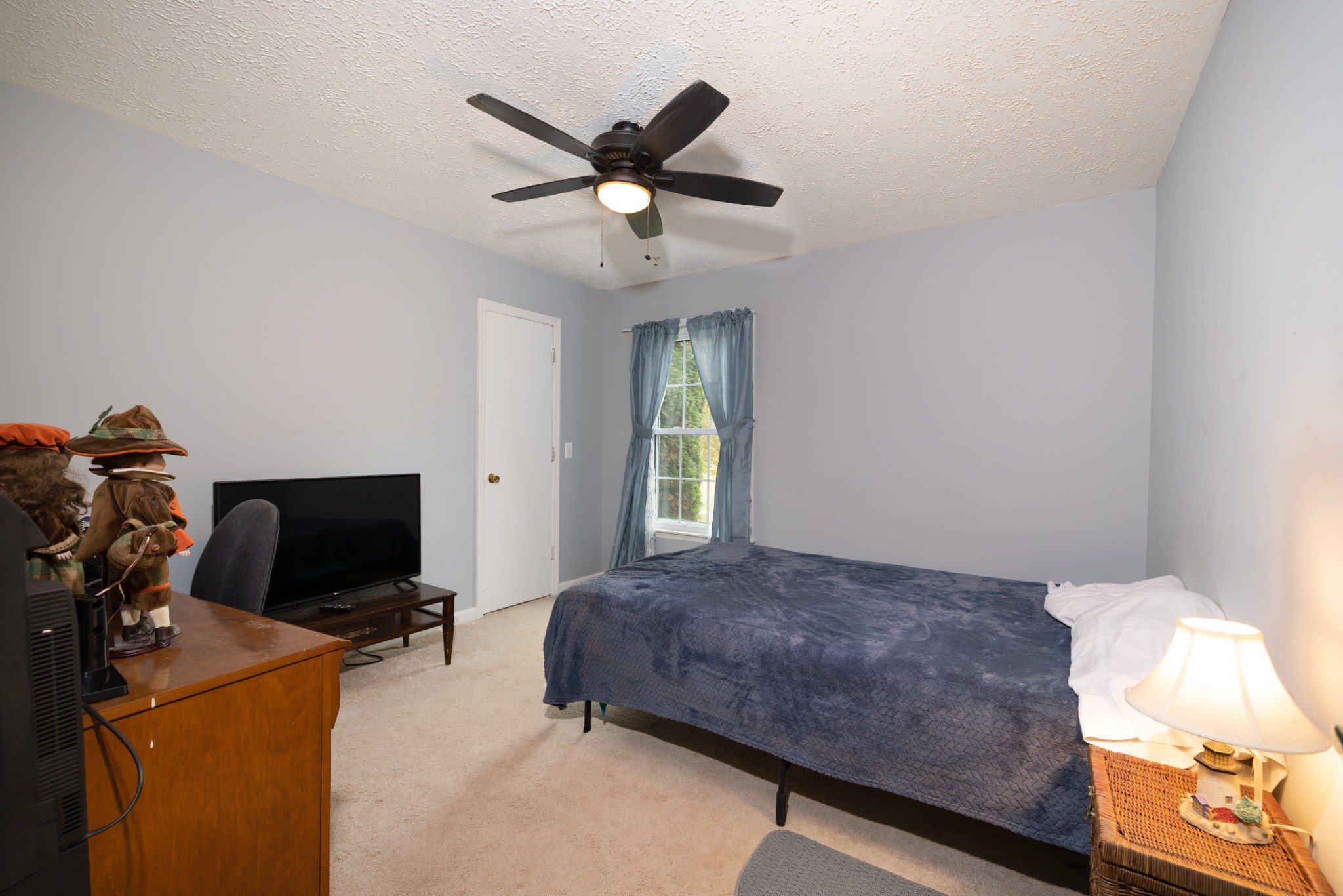 5622 Hopewell Road Springfield, TN 37172 - Photo 20 of 23 a bedroom with a bed and a flat screen tv