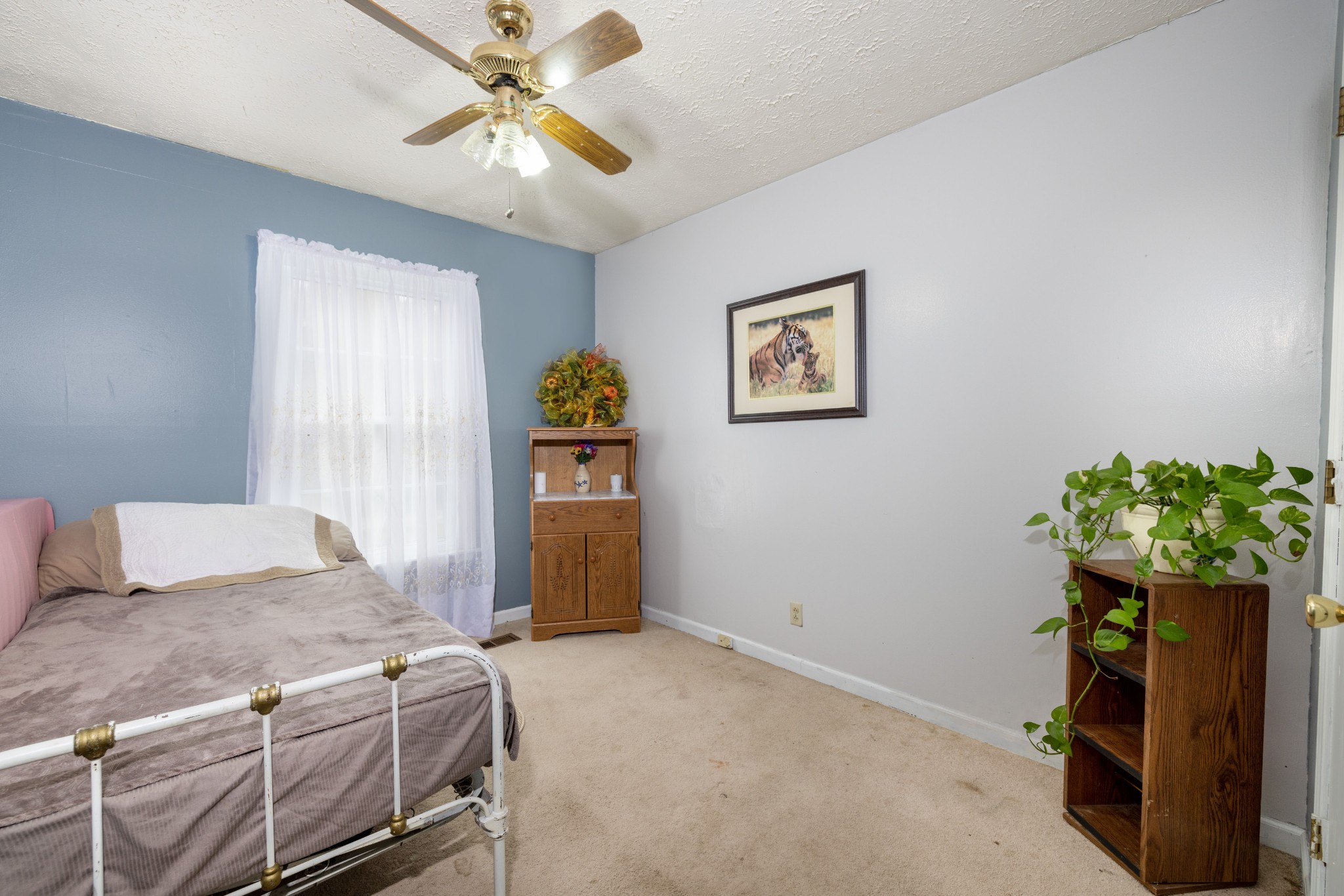 5622 Hopewell Road Springfield, TN 37172 - Photo 22 of 23 a living room with hard wood flooring