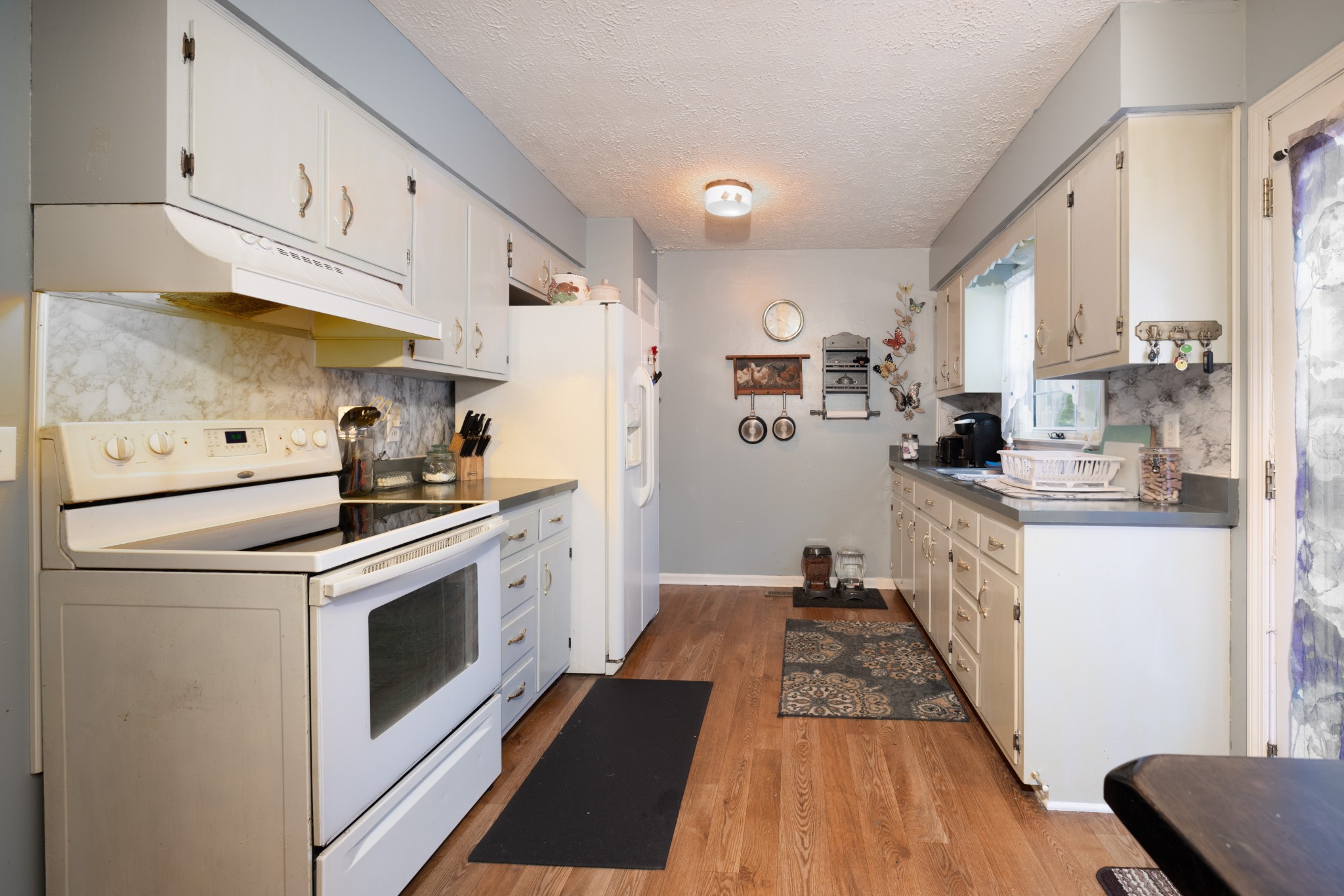 5622 Hopewell Road Springfield, TN 37172 - Photo 8 of 23 a kitchen with white cabinets and appliances