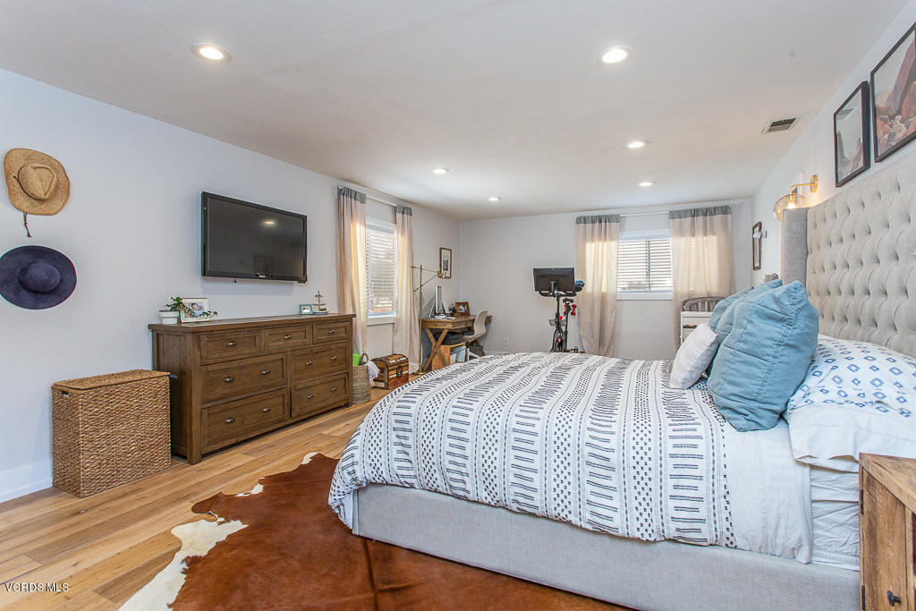993 Katherine Road Simi Valley, CA 93063 - Photo 19 of 44 a spacious bedroom with a bed and furniture