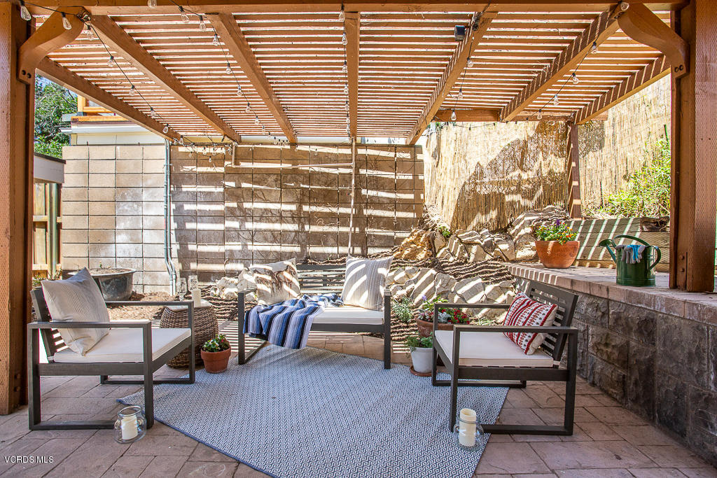 993 Katherine Road Simi Valley, CA 93063 - Photo 26 of 44 a living room filled with furniture