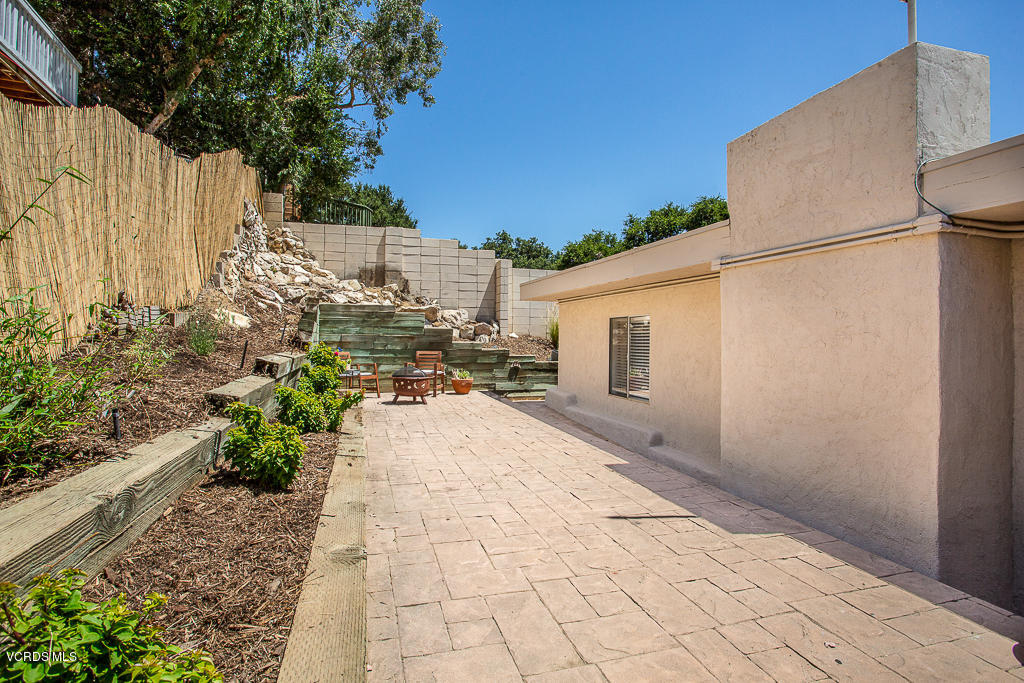 993 Katherine Road Simi Valley, CA 93063 - Photo 28 of 44 a view of a back yard of the house