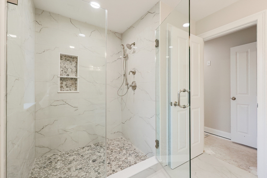 22 Holly Road Walpole, MA 02081 - Photo 11 of 15 Gallery Image 11