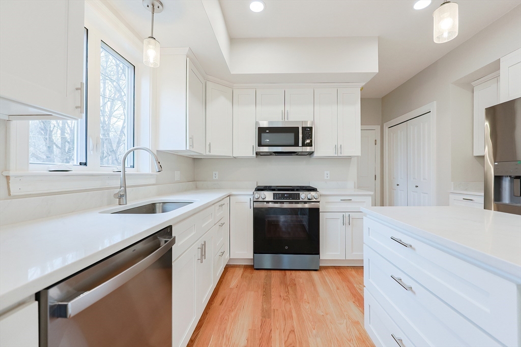 22 Holly Road Walpole, MA 02081 - Photo 3 of 15 Gallery Image 3