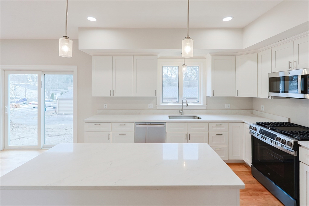 22 Holly Road Walpole, MA 02081 - Photo 4 of 15 Gallery Image 4