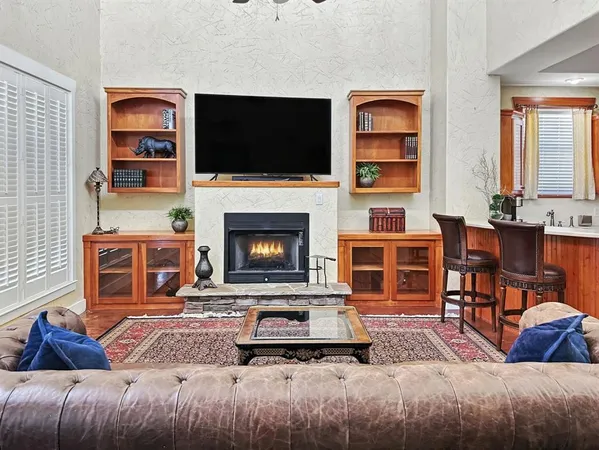 $299,000 | 1002 Hoylake Court, Ennis, TX 75119