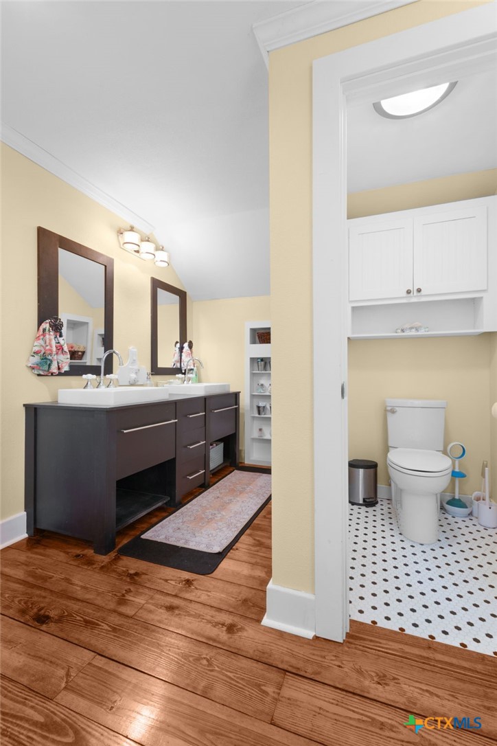 951 Moseley Road Copperas Cove, TX 76522 - Photo 27 of 43 a room view with two chair and a lamp
