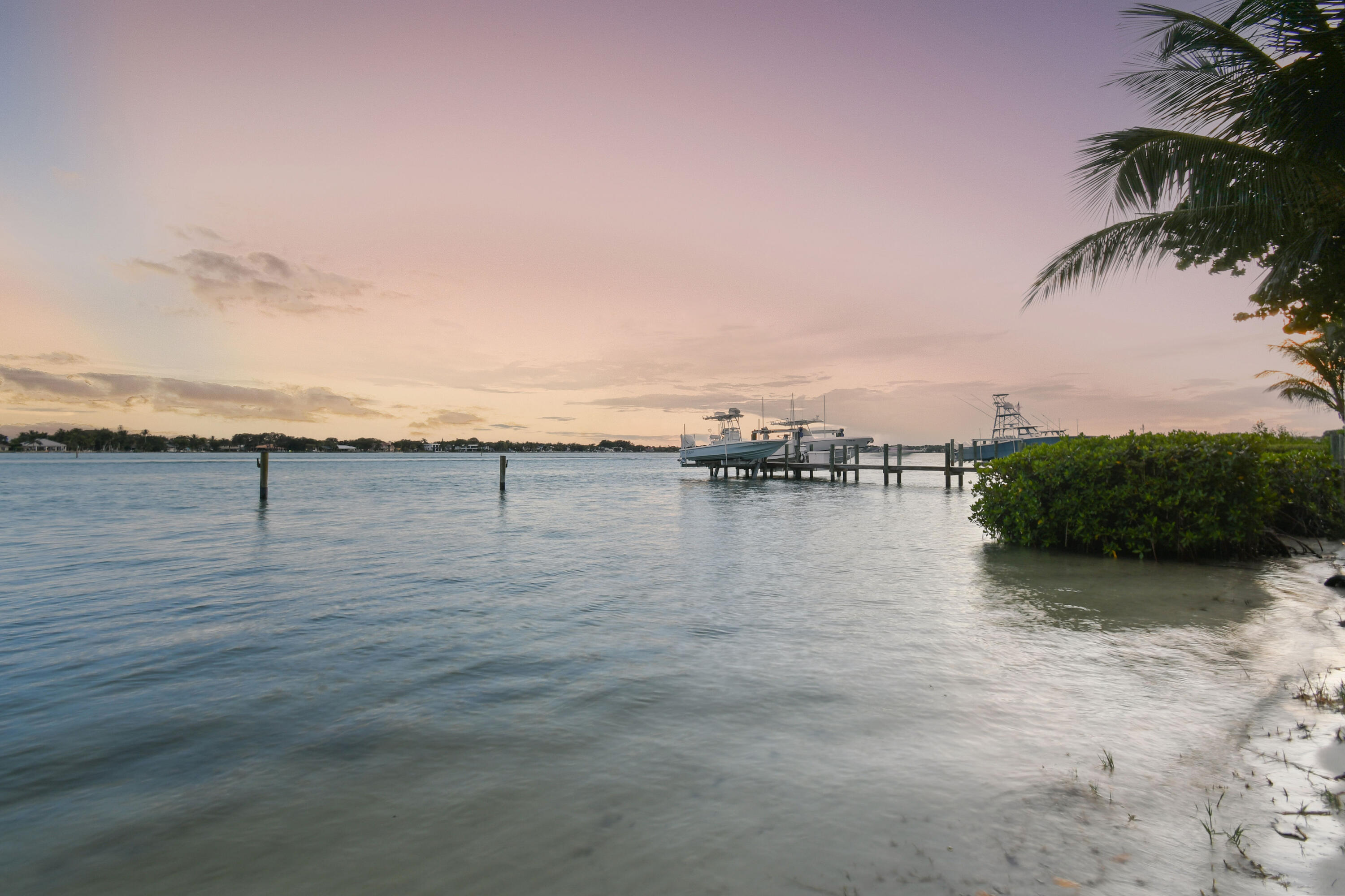 114 West Riverside Drive Jupiter, FL 33469 - Photo 20 of 35 114WRversideDr-Twilights(17)EDIT