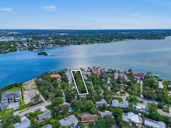 $5,495,000 | 114 West Riverside Drive, Jupiter, FL 33469