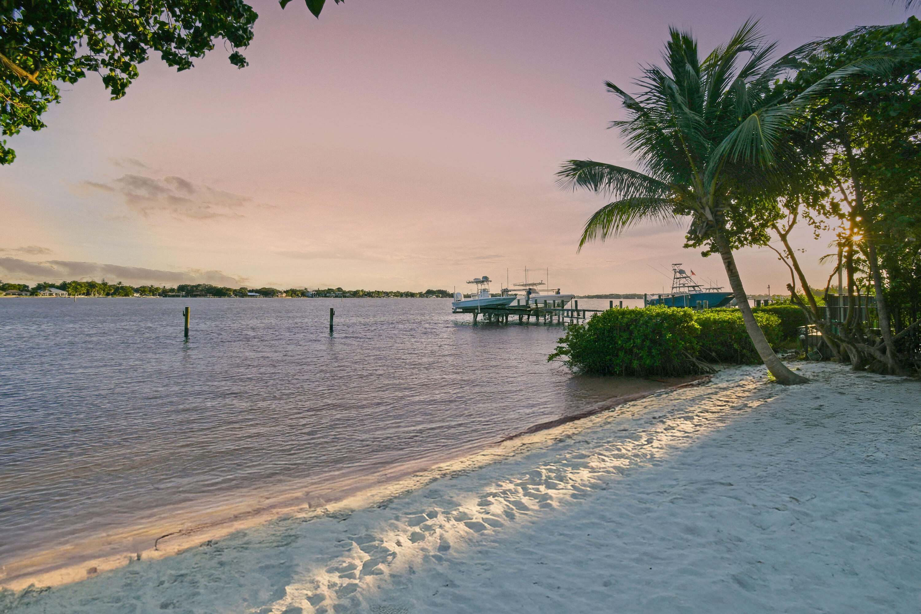 114 West Riverside Drive Jupiter, FL 33469 - Photo 8 of 35 114WRversideDr-Twilights(4)EDITa