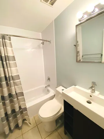 $1,650 | 1519 North Windsor Drive, Unit 312, Arlington Heights, IL 60004