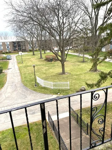 $1,650 | 1519 North Windsor Drive, Unit 312, Arlington Heights, IL 60004
